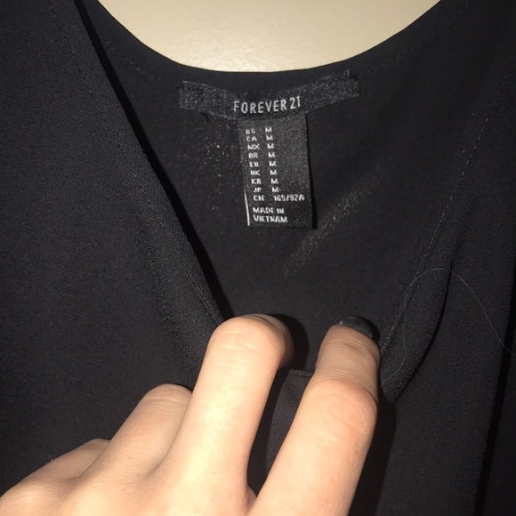 Forever 21 black relaxed tank top - Picture 4 of 5